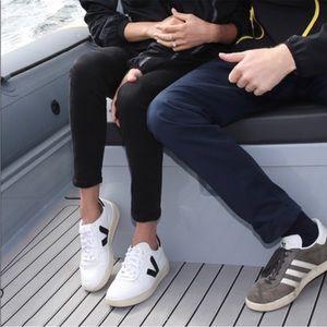 Veja Esplar Leather sneaker women size 9 US